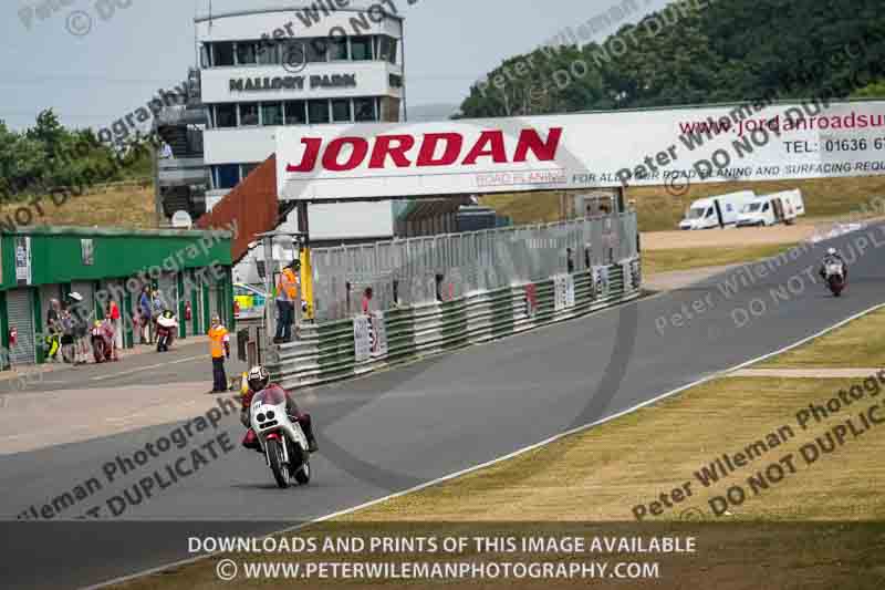 Vintage motorcycle club;eventdigitalimages;mallory park;mallory park trackday photographs;no limits trackdays;peter wileman photography;trackday digital images;trackday photos;vmcc festival 1000 bikes photographs